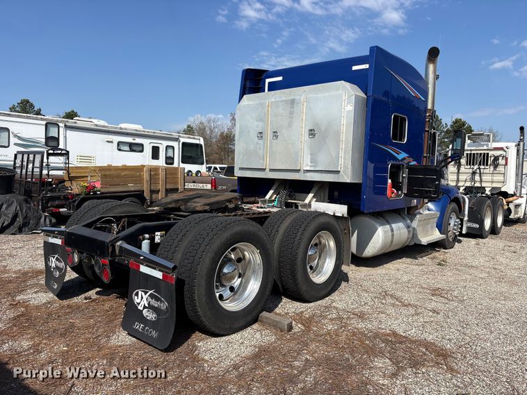 image for item ES8630 2016 Peterbilt 579 semi truck