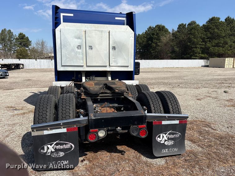 image for item ES8630 2016 Peterbilt 579 semi truck