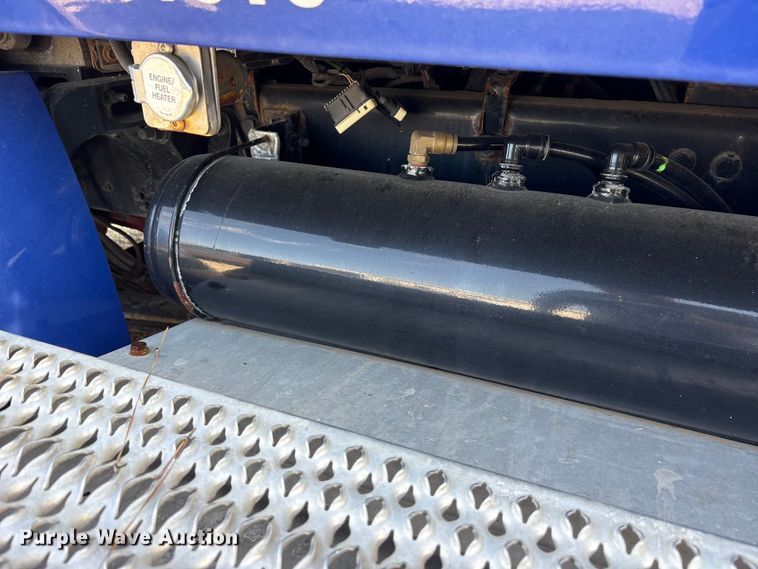 image for item ES8630 2016 Peterbilt 579 semi truck