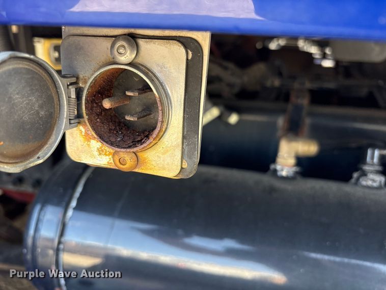 image for item ES8630 2016 Peterbilt 579 semi truck