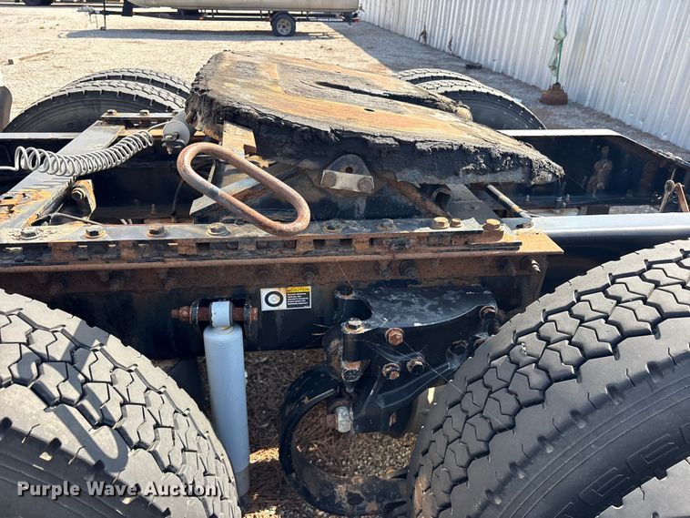 image for item ES8630 2016 Peterbilt 579 semi truck