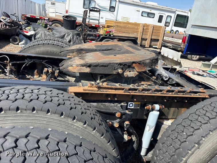 image for item ES8630 2016 Peterbilt 579 semi truck