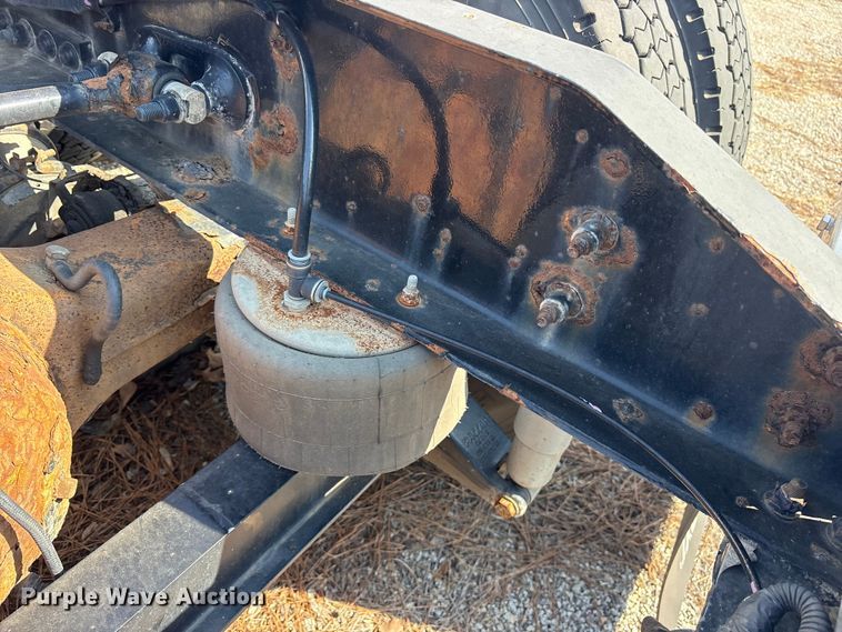 image for item ES8630 2016 Peterbilt 579 semi truck