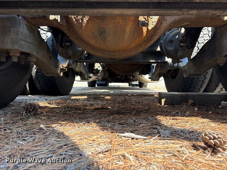 image for item ES8630 2016 Peterbilt 579 semi truck