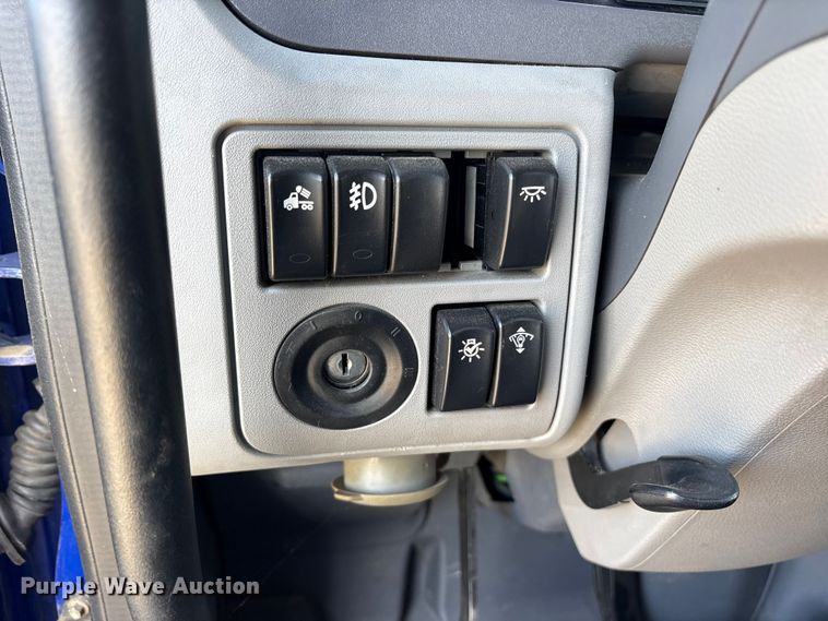 image for item ES8630 2016 Peterbilt 579 semi truck