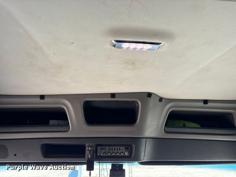 image for item ES8630 2016 Peterbilt 579 semi truck