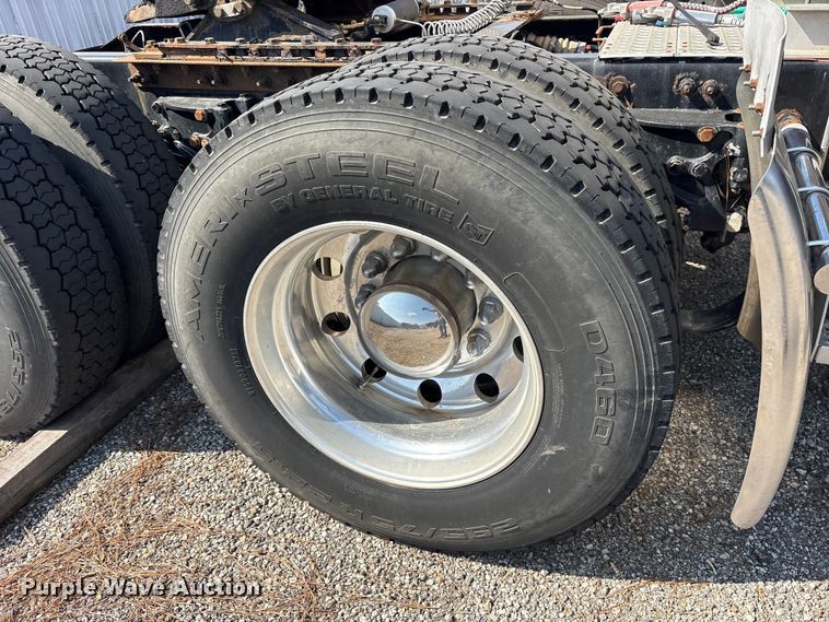 image for item ES8630 2016 Peterbilt 579 semi truck