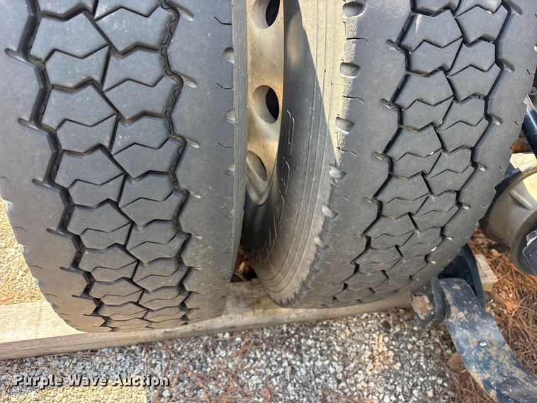 image for item ES8630 2016 Peterbilt 579 semi truck