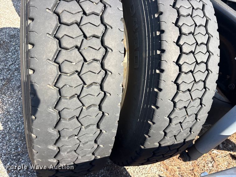 image for item ES8630 2016 Peterbilt 579 semi truck