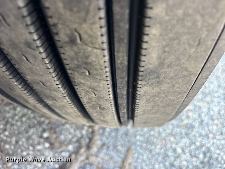 image for item ES8630 2016 Peterbilt 579 semi truck