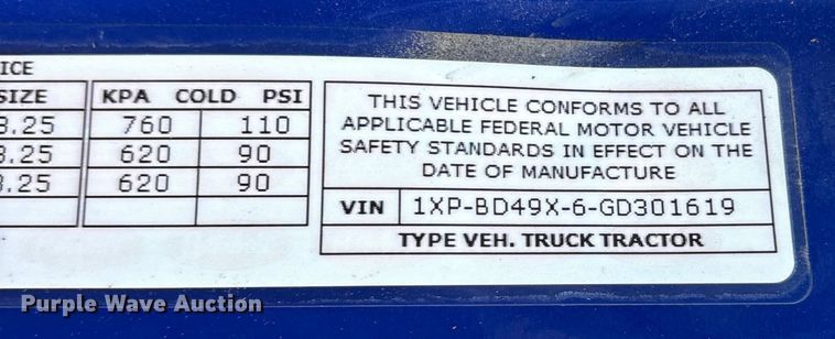 image for item ES8630 2016 Peterbilt 579 semi truck