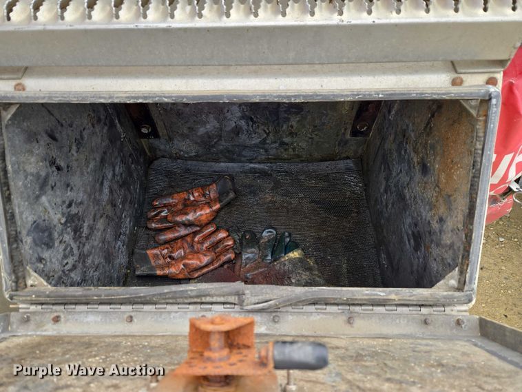 image for item ET1411 2015 Mack CXU613 semi truck