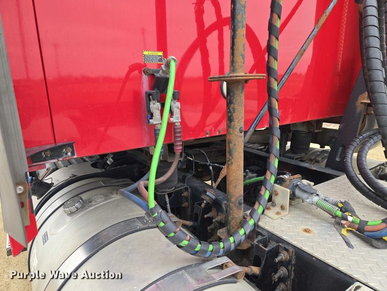 image for item ET1411 2015 Mack CXU613 semi truck