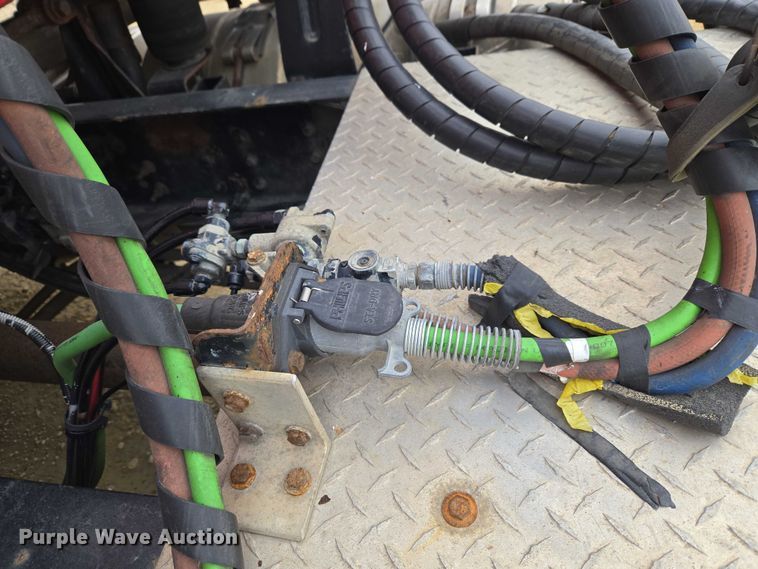 image for item ET1411 2015 Mack CXU613 semi truck