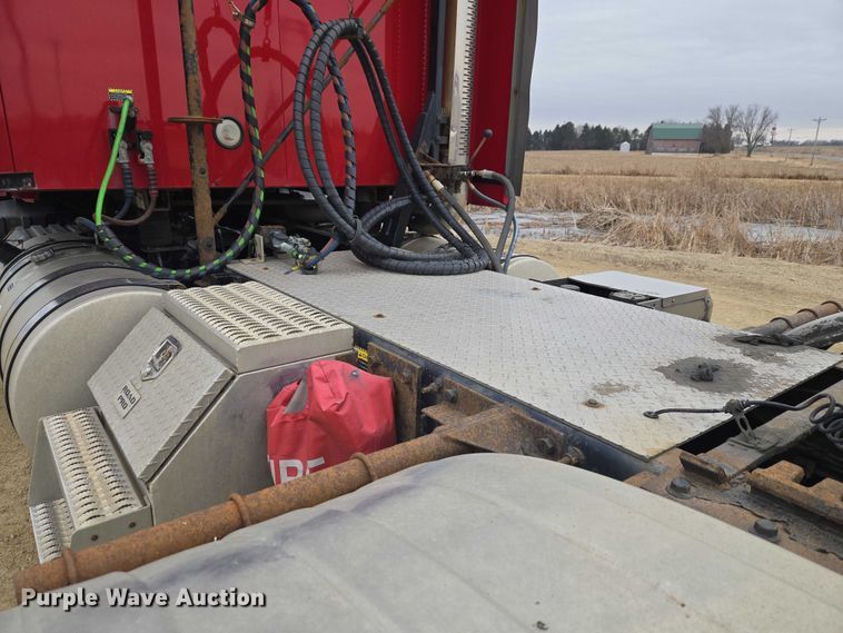 image for item ET1411 2015 Mack CXU613 semi truck