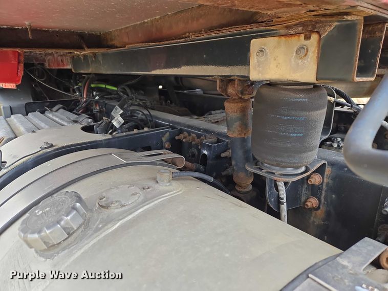 image for item ET1411 2015 Mack CXU613 semi truck