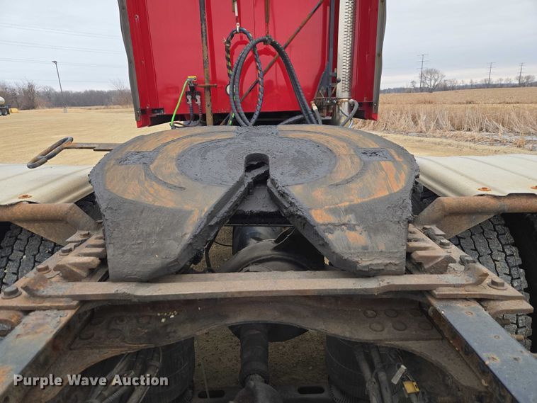 image for item ET1411 2015 Mack CXU613 semi truck