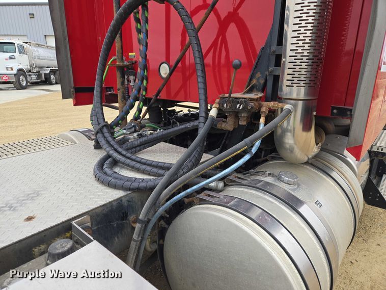 image for item ET1411 2015 Mack CXU613 semi truck