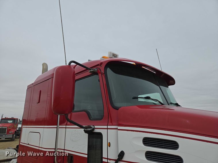 image for item ET1411 2015 Mack CXU613 semi truck