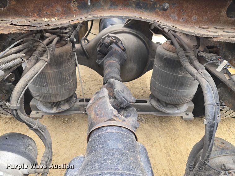 image for item ET1411 2015 Mack CXU613 semi truck