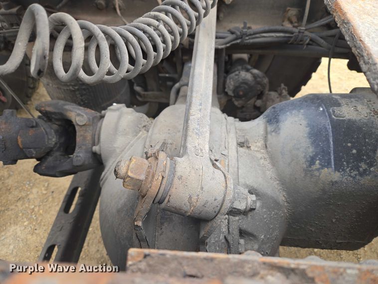 image for item ET1411 2015 Mack CXU613 semi truck