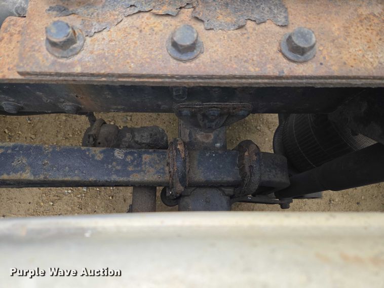 image for item ET1411 2015 Mack CXU613 semi truck