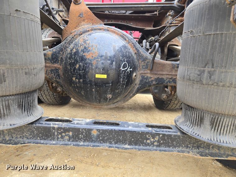 image for item ET1411 2015 Mack CXU613 semi truck