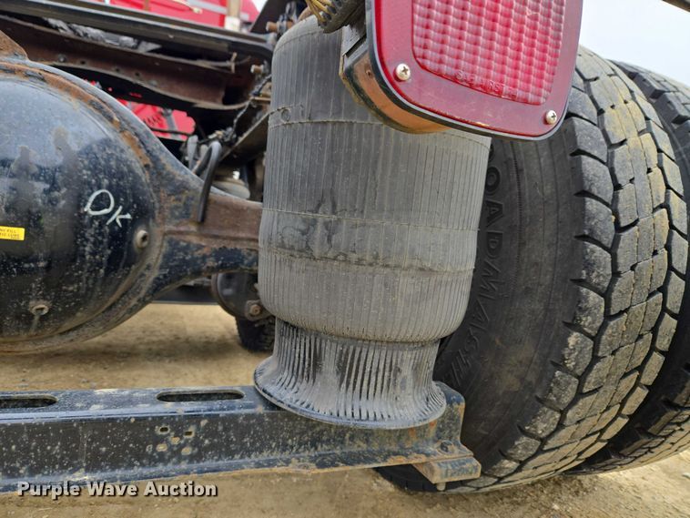 image for item ET1411 2015 Mack CXU613 semi truck