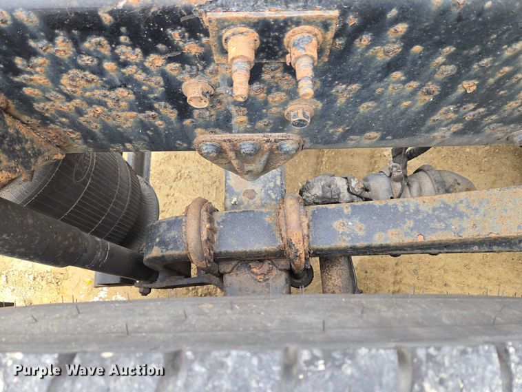 image for item ET1411 2015 Mack CXU613 semi truck