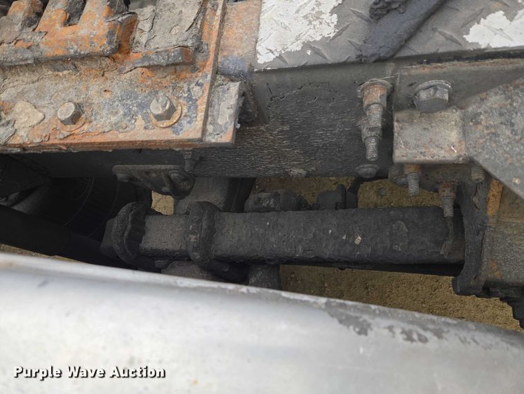 image for item ET1411 2015 Mack CXU613 semi truck