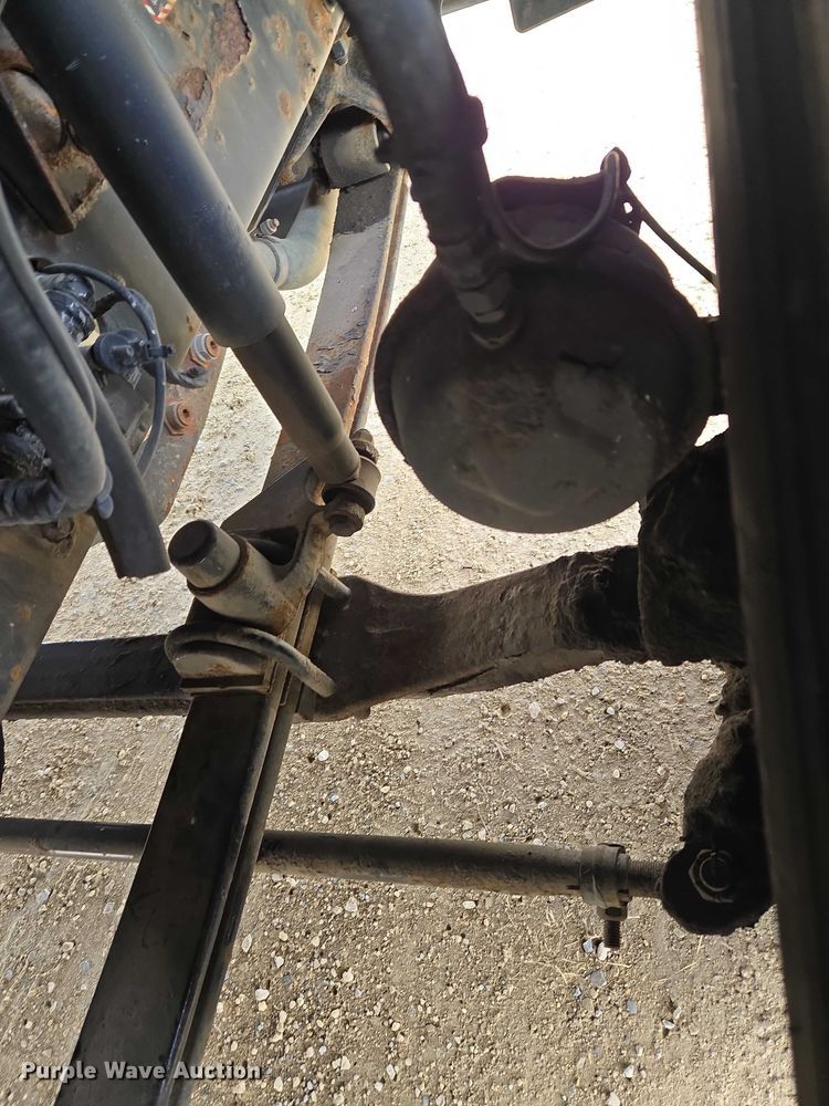 image for item ET1411 2015 Mack CXU613 semi truck