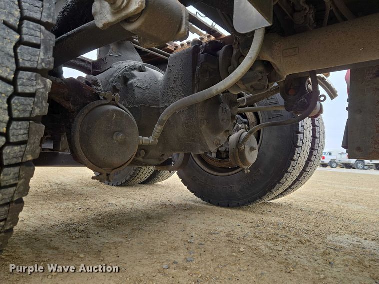 image for item ET1411 2015 Mack CXU613 semi truck