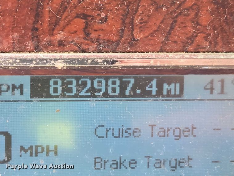 image for item ET1411 2015 Mack CXU613 semi truck