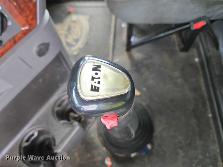 image for item ET1411 2015 Mack CXU613 semi truck