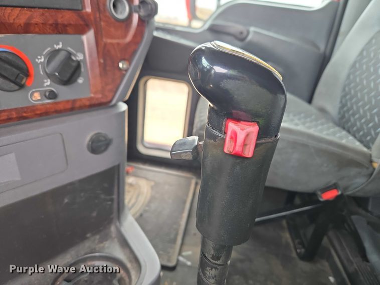 image for item ET1411 2015 Mack CXU613 semi truck