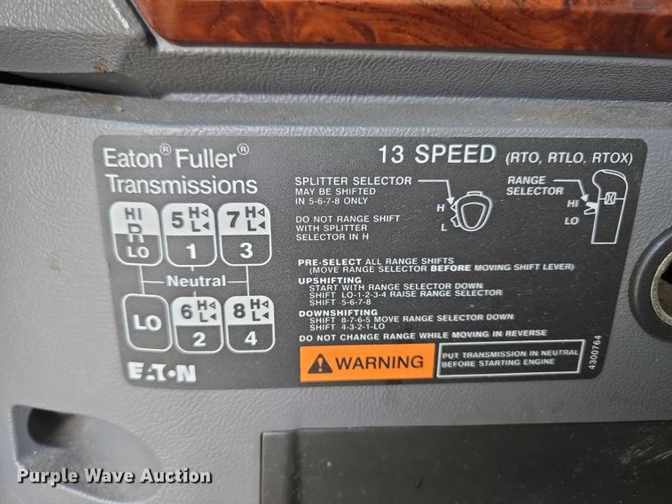 image for item ET1411 2015 Mack CXU613 semi truck