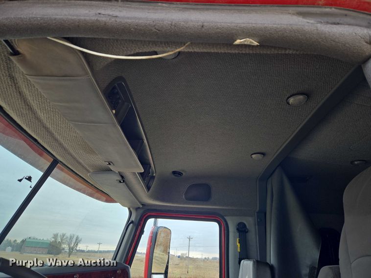 image for item ET1411 2015 Mack CXU613 semi truck