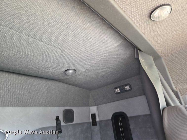 image for item ET1411 2015 Mack CXU613 semi truck