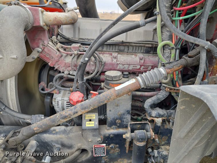 image for item ET1411 2015 Mack CXU613 semi truck