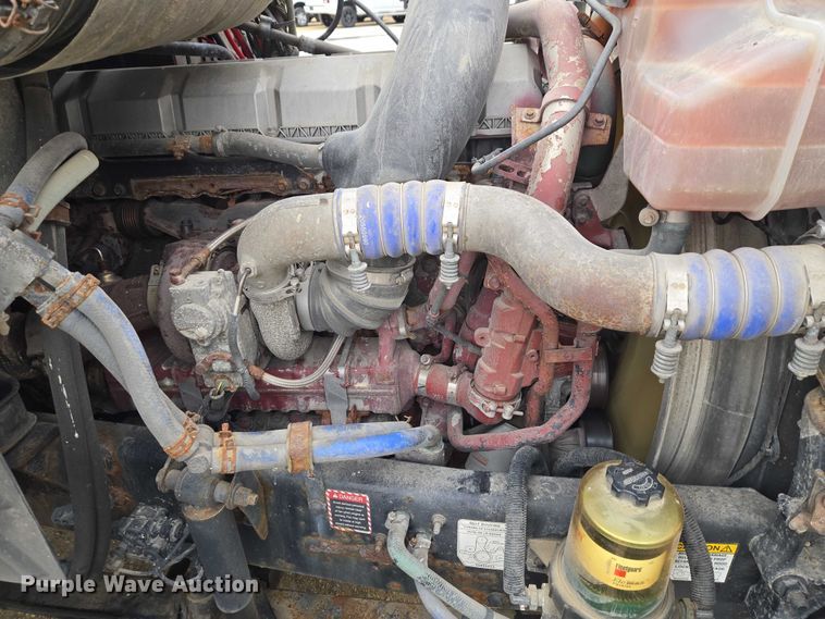 image for item ET1411 2015 Mack CXU613 semi truck