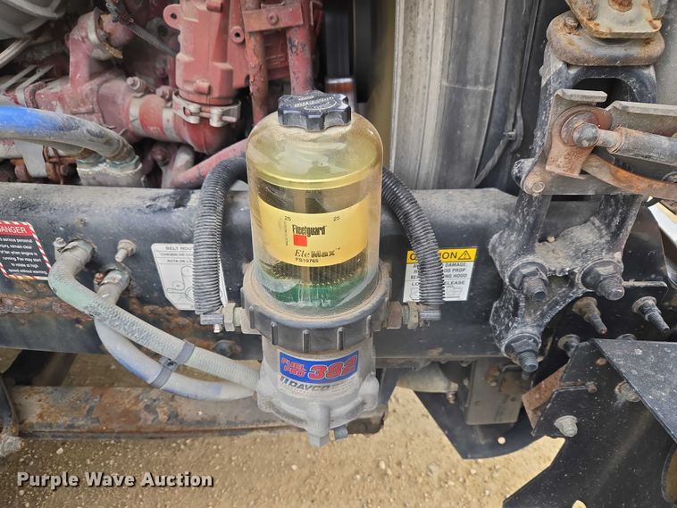 image for item ET1411 2015 Mack CXU613 semi truck