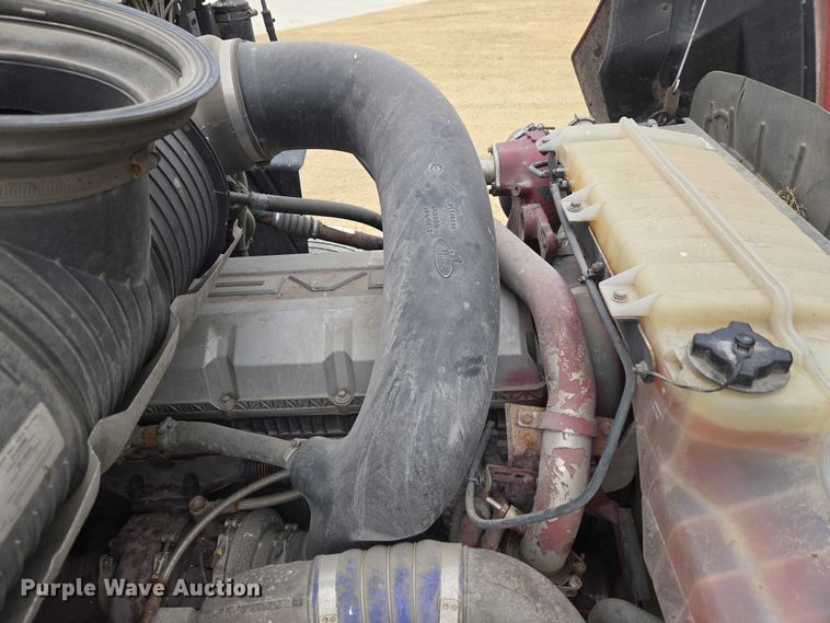 image for item ET1411 2015 Mack CXU613 semi truck