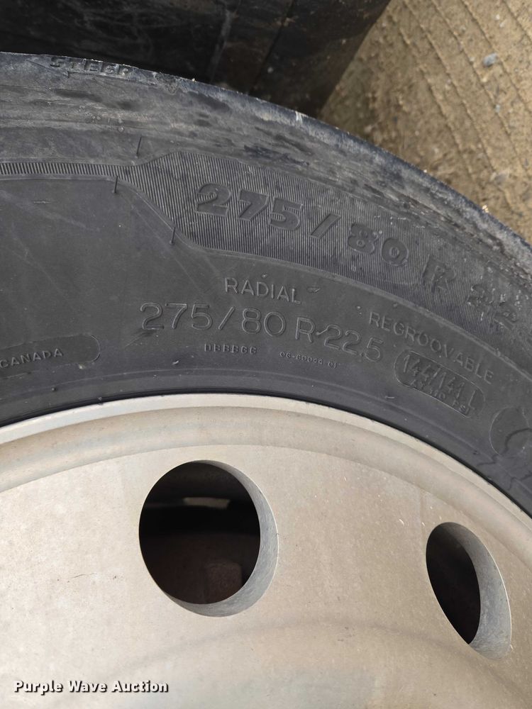 image for item ET1411 2015 Mack CXU613 semi truck