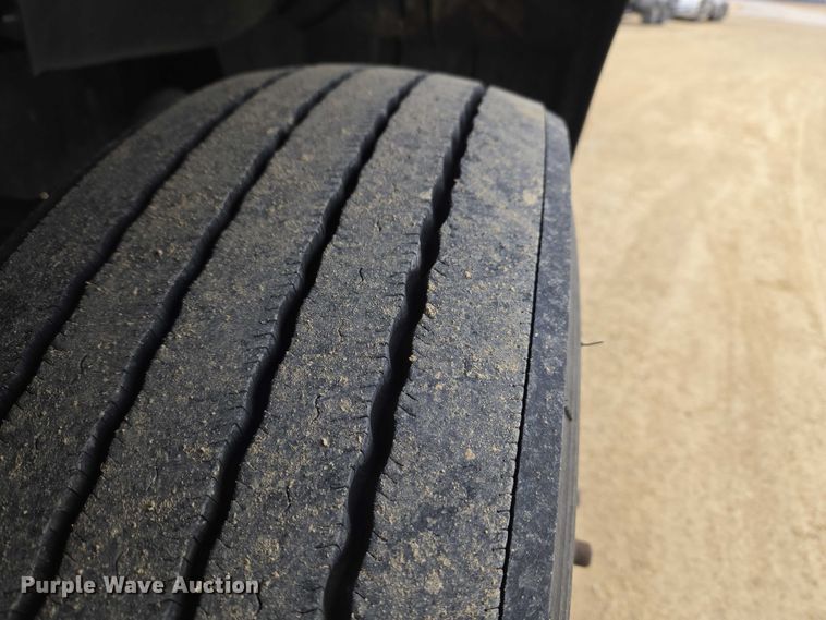 image for item ET1411 2015 Mack CXU613 semi truck