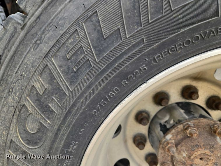 image for item ET1411 2015 Mack CXU613 semi truck