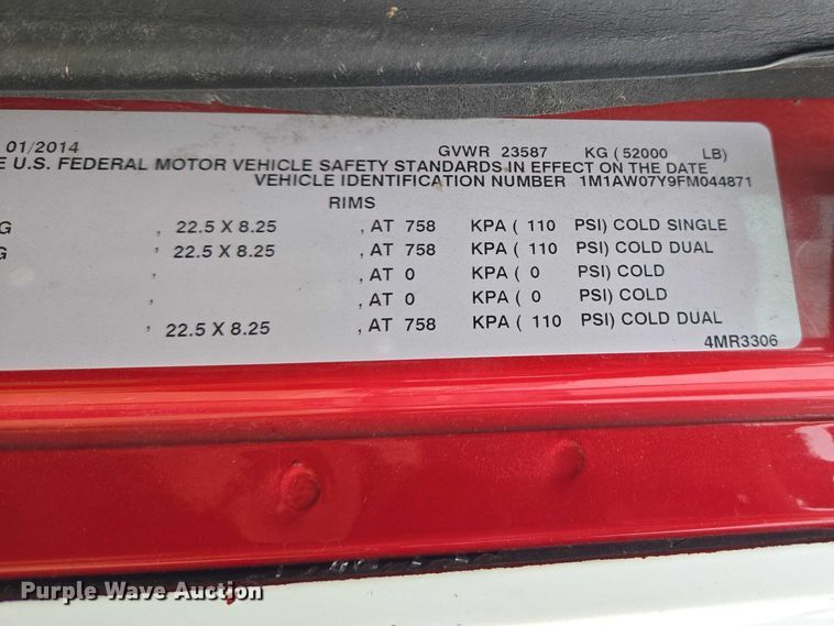 image for item ET1411 2015 Mack CXU613 semi truck