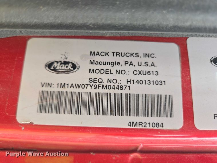 image for item ET1411 2015 Mack CXU613 semi truck