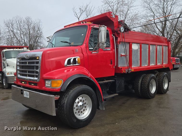 image for item ET1413 1998 Ford LT8000 dump truck