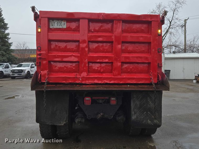 image for item ET1413 1998 Ford LT8000 dump truck