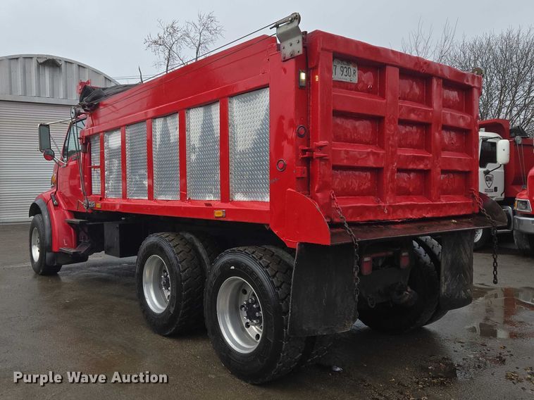 image for item ET1413 1998 Ford LT8000 dump truck